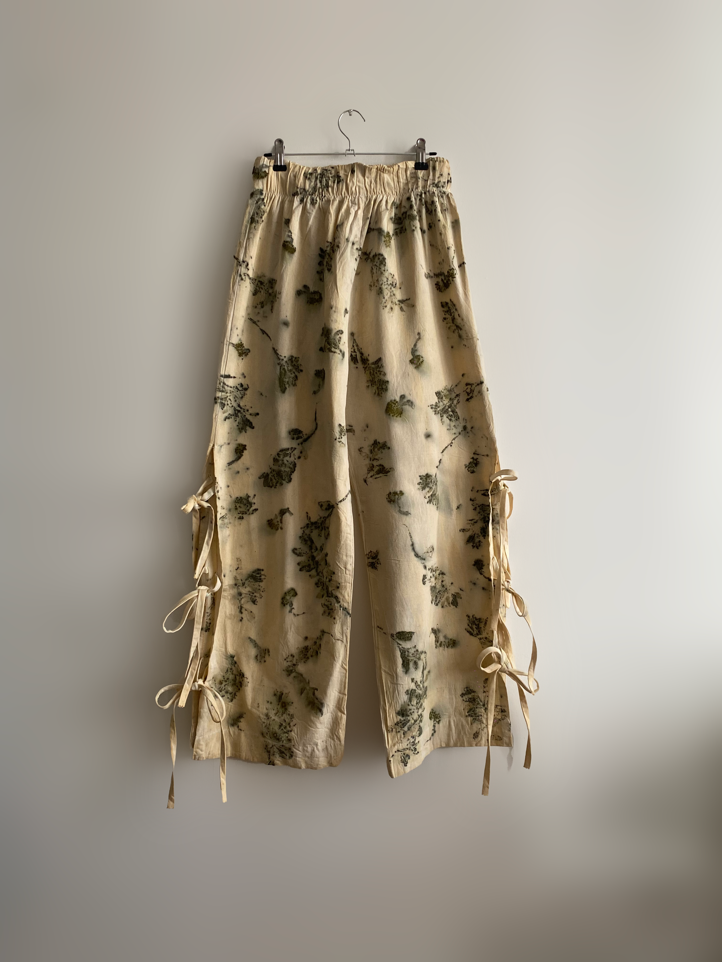 Pantalón abertura costados